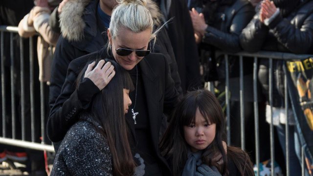 VOICI Johnny Hallyday : six mois après sa mort, ses filles Jade et Joy retrouvent le sourire