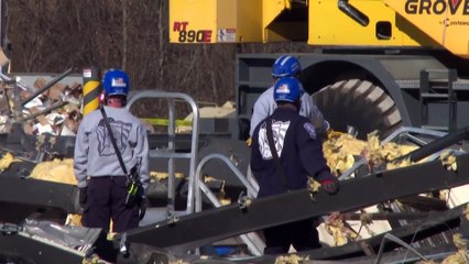 "Plus ça durait, plus le bâtiment s'affaissait" : un survivant des tornades raconte