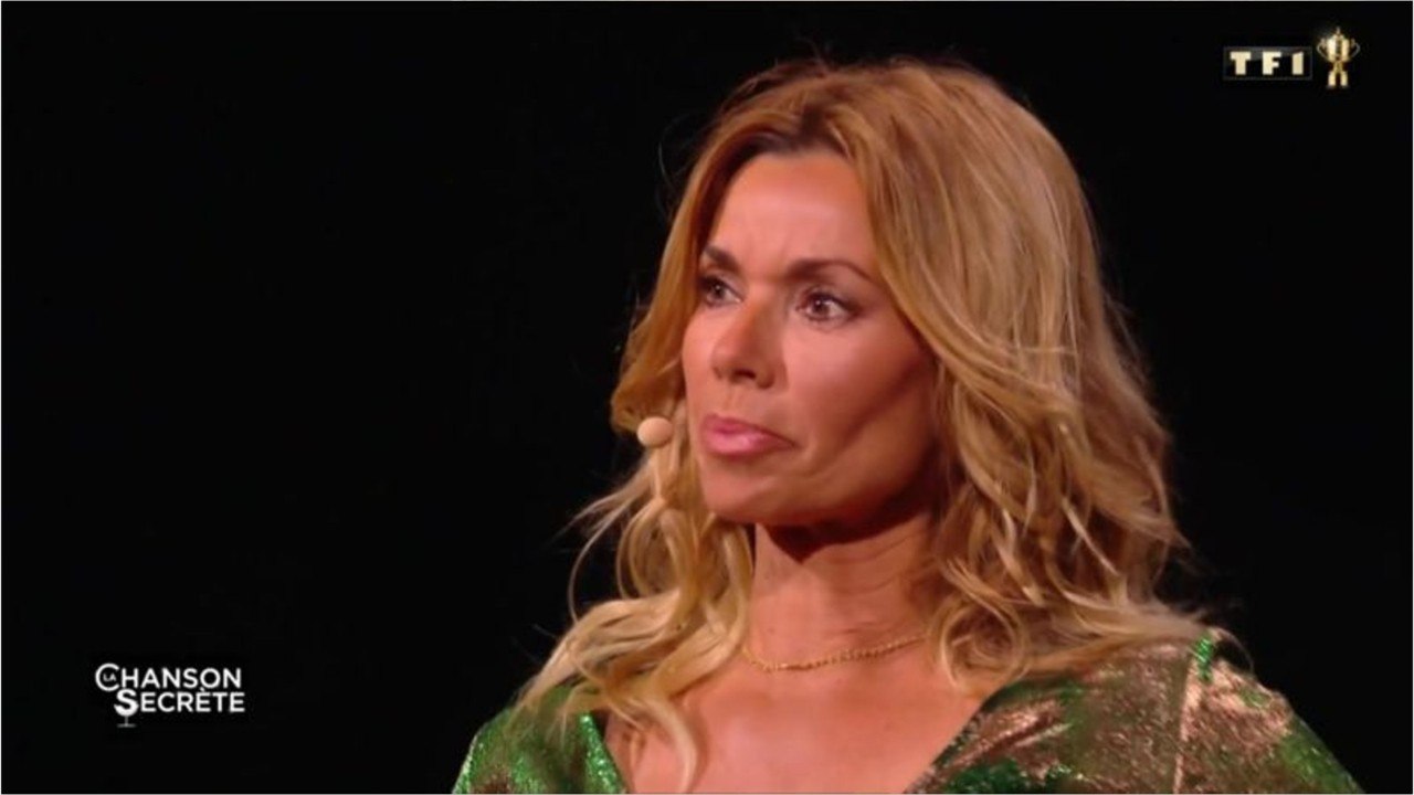 VOICI - La chanson secrète : Ingrid Chauvin émue aux larmes par la surprise de Pascal Obispo