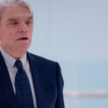 VOICI - social - Bernard Tapie Atteint D’un Cancer : Sa Fille Sophie Donne Des Nouvelles Mitigées (1)