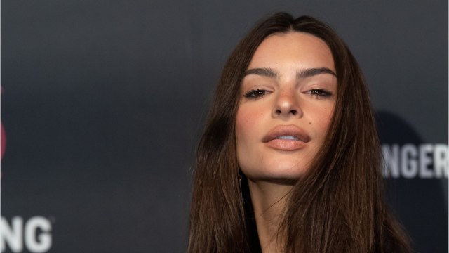 PHOTO Emily Ratajkowski : confinée, la star pose quasiment nue et bien entourée