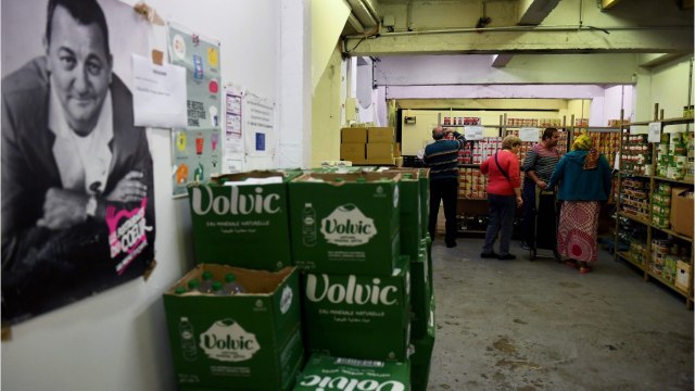 VOICI- Les Enfoirés : une ancienne figure de la troupe dézingue les spectacles des Restos du coeur