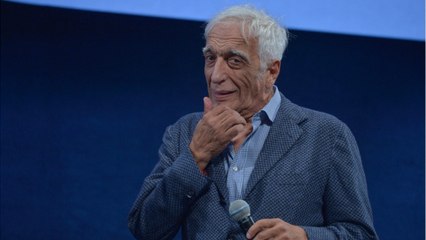 VOICI Gérard Darmon explique enfin pourquoi il s’est teint les cheveux en fluo