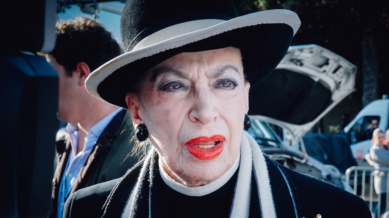 VOICI - Miss France : Geneviève de Fontenay révèle qu’une mère a voulu la payer pour faire élire sa fille