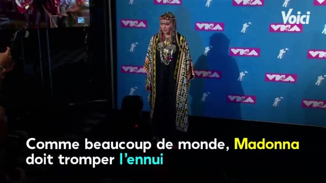 VOICI- Madonna Confinée, Son Étrange Vidéo Provoque La Gêne Totale Des Internautes (1)