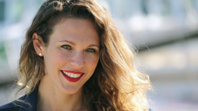 VOICI - Lorie Pester n’est plus célibataire : elle révèle être en couple et se confie sur son amoureux