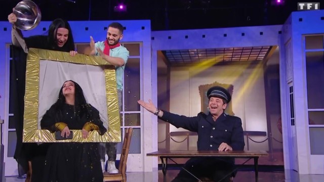 VOICI - Les Enfoirés : le sketch HILARANT d'Inès Reg, Patrick Bruel et Michael Youn sur la réforme des retraites