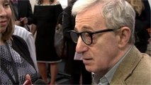 VOICI Woody Allen : des employés de Hachette manifestent contre la sortie de sa biographie