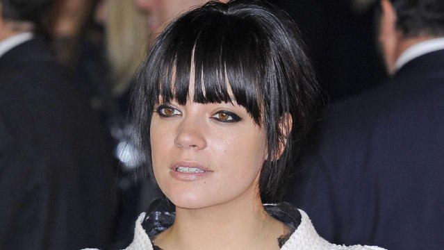 VOICI Lily Allen, traumatisée par la perte d’un bébé, révèle les sombres détails de son accouchement