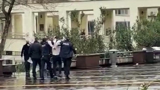 Cezaevine götürüldüğü esnada adliyeden kaçmaya çalıştı