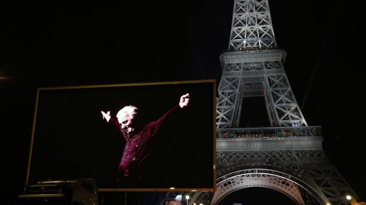 VOICI Mort de Charles Aznavour : un jour de deuil national décrété en Arménie pour ses funérailles