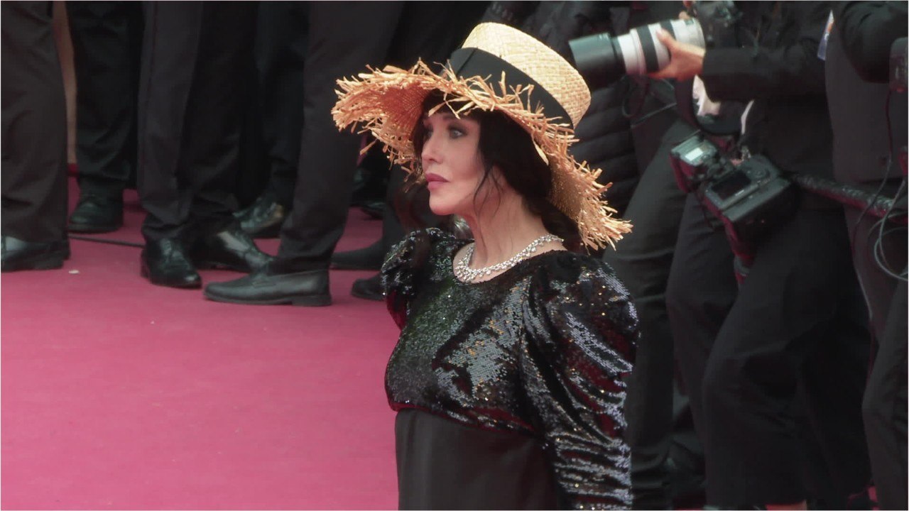 Voici - Isabelle Adjani en guerre avec Isabelle Huppert ? L’actrice s’explique en toute transparence