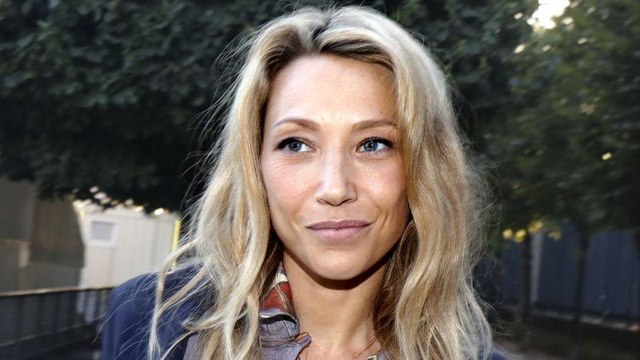 VOICI - Laura Smet en combinaison décolletée, un célèbre acteur est sous le charme