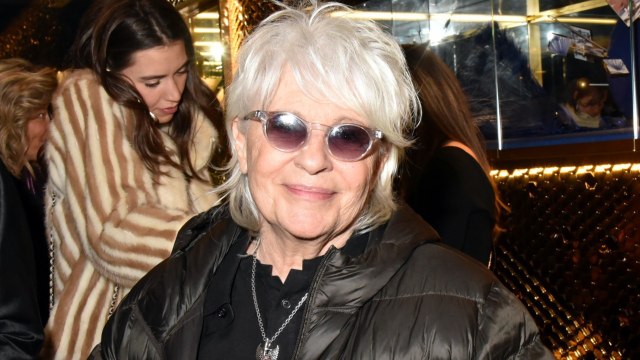 VOICI - Catherine Lara enceinte de Georges Moustaki, elle raconte son avortement « traumatisant