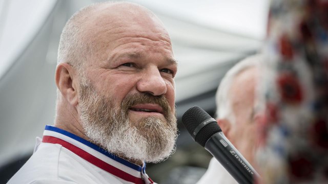 VOICI Cauchemar en cuisine : pourquoi Philippe Etchebest ne veut rien savoir de ses candidats avant le tournage ?