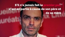 VOICI - Yann Moix évoque ses parents : « Ils ont passé le plus clair de leur temps à me martyriser »