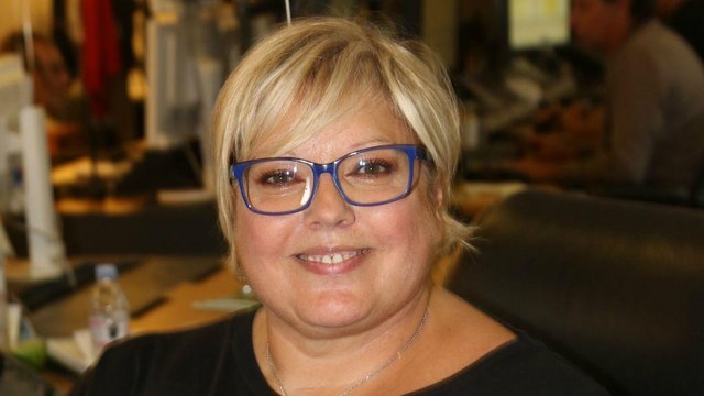 VOICI - PHOTO Laurence Boccolini métamorphosée : découvrez son nouveau look qui subjugue ses fans