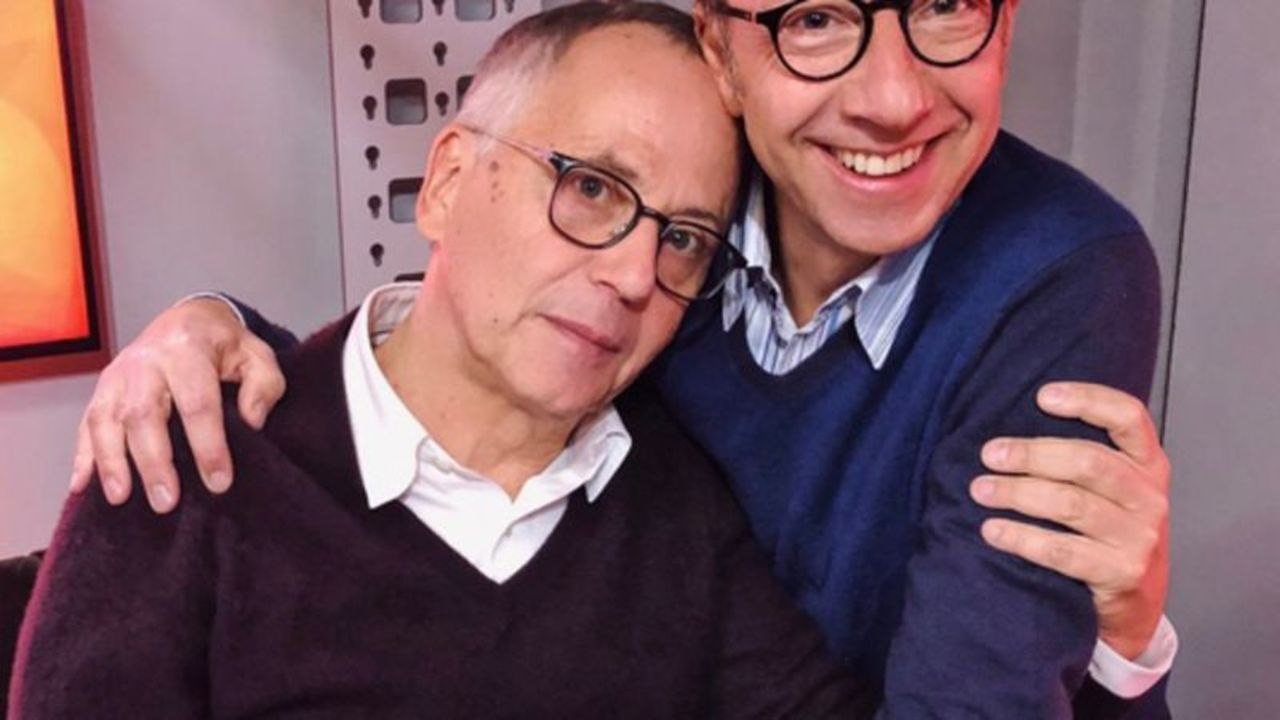 VOICI Fabrice Luchini donne sa méthode pour éviter les selfies à la sortie du théâtre