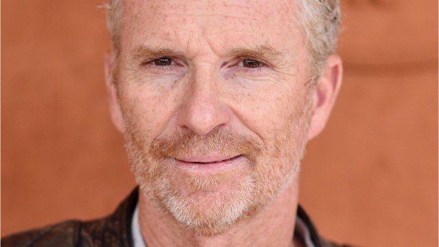 VOICI Denis Brogniart s’amuse à défier une gagnante de Koh-Lanta