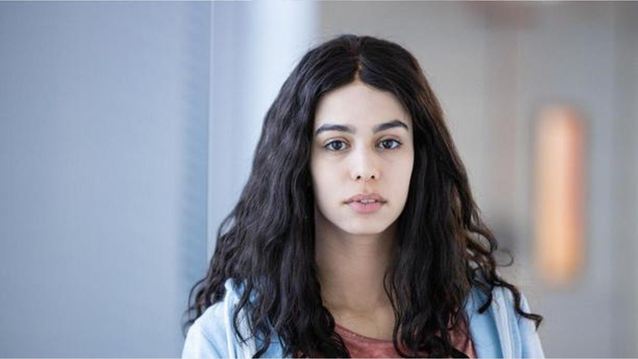 VOICI- Les Bracelets rouges : qui est Hanane El Yousfi, l’interprète de Nour ?