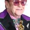 VOICI social - Elton John : Malade, Le Chanteur Est Contraint D’arrêter Un Concert Subitement (1)