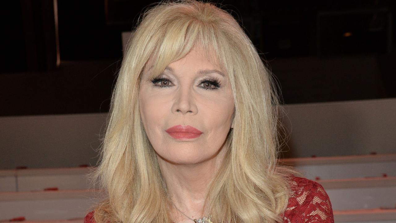 VOICI Amanda Lear : ce qu’elle ne SUPPORTAIT PAS chez Salvador Dali