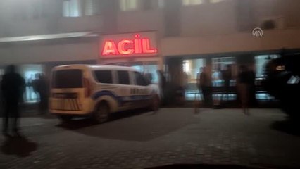 2 genç otomobilde silahla vurulmuş halde bulundu