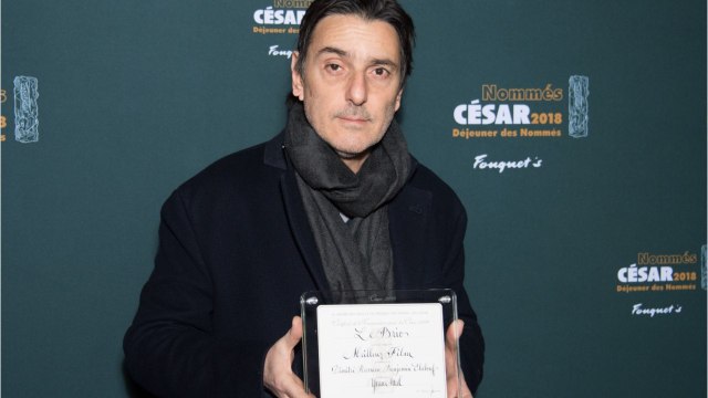 VOICI - Yvan Attal en vacances avec son fils Ben : leur ressemblance est troublante