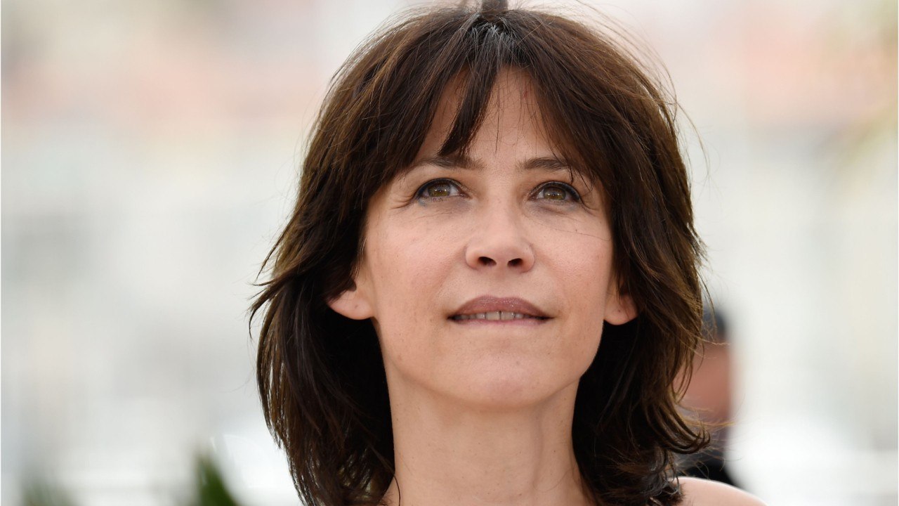 VOICI - Sophie Marceau : pourquoi elle n’a pas été James Bond Girl mais la méchante dans Le monde ne suffit pas