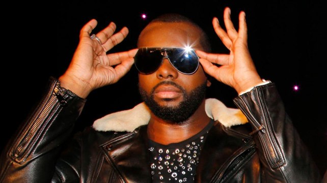 VOICI Maitre Gims diffuse une photo de lui de face SANS SES LUNETTES DE SOLEIL