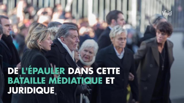 VOICI - Héritage de Johnny Hallyday : Jean-Claude Camus demande d'arrêter de « tout mettre sur le dos de Laeticia »
