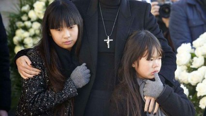 VOICI - Mort de Johnny Hallyday : comment Jade et Joy ont soutenu leur père jusqu’à la fin