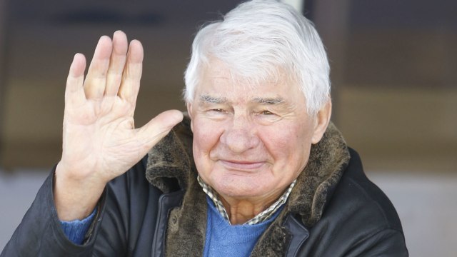 VOICI Obsèques de Raymond Poulidor : Bernard Hinault, Ronan Pensec… le monde du vélo lui rend hommage