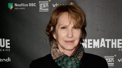 VOICI - Nathalie Baye inquiète pour Laura, elle demandait « régulièrement » de l'aide à Johnny Hallyday