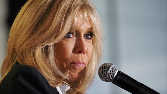 VOICI-Brigitte Macron bientôt dans Quotidien ? Yann Barthès s’est rendu à l’Elysée pour négocier