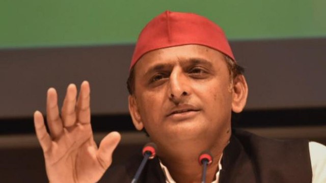 Akhilesh Yadav hits out at PM Modi for his 'Laal Topi' jibe