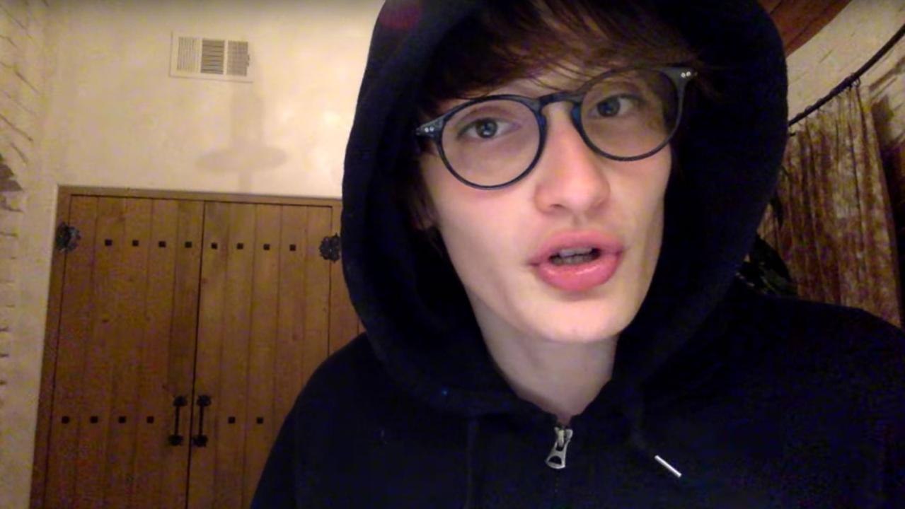 VOICI Aurélien, le fils de Carla Bruni et Raphaël Enthoven, victime d’atroces attaques antisémites