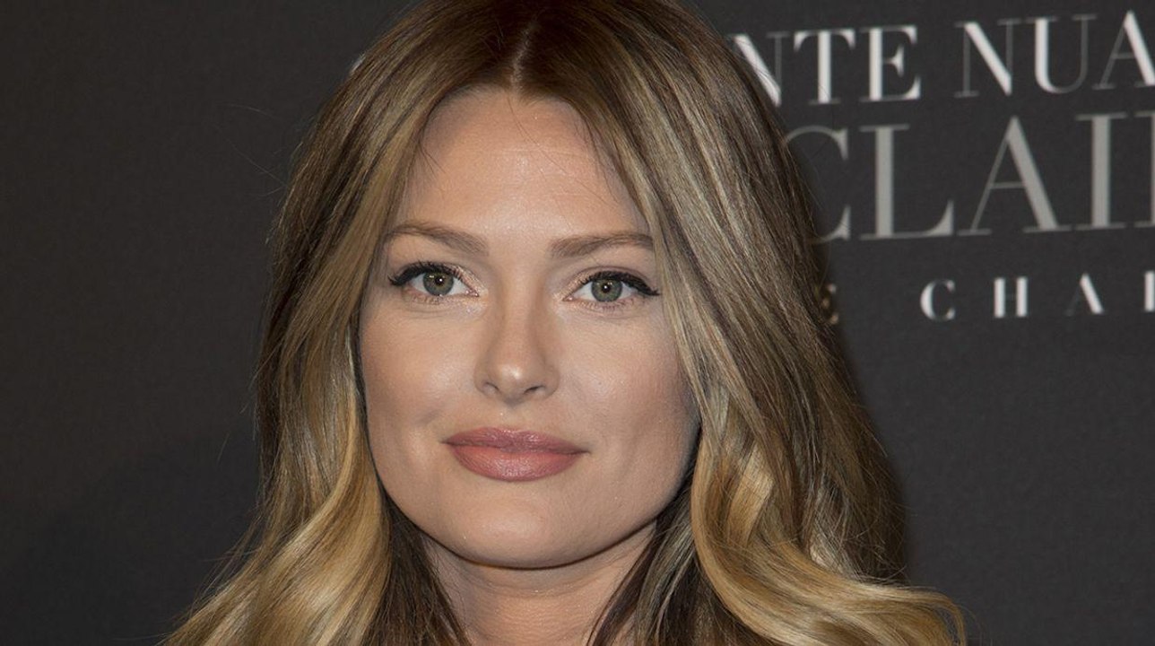 VOICI PHOTOS Caroline Receveur ultra sexy en lingerie, elle affole les internautes