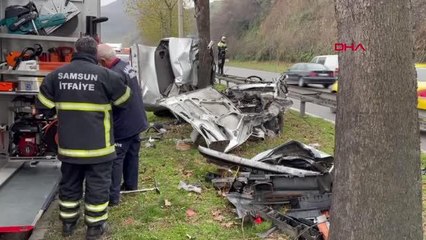 REFÜJDE AĞACA ÇARPAN OTOMOBİL HURDAYA DÖNDÜ 2 ÖLÜ