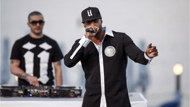 VOICI Booba Découvre Dans Son Téléphone Une Vidéo De Sa Fille En Train De Chanter Et C'est Trop Mignon (1)
