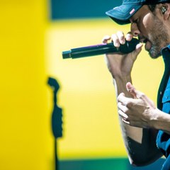 VOICI //Social- Julio Iglesias : Pourquoi Son Fils Enrique Ne Lui a Pas Adressé La Parole Pendant Dix Ans (1)