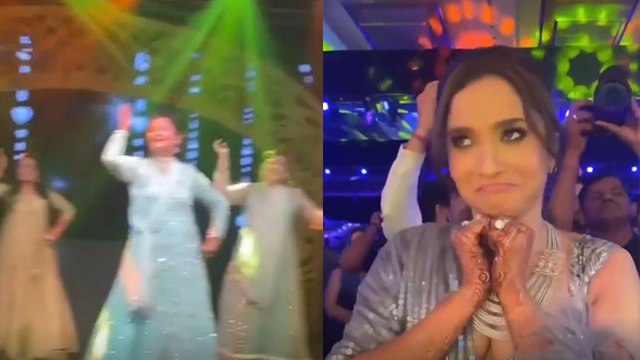 Ankita Lokhande sangeet में मां का dance देख रोने लगी, video हुआ viral| FilmiBeat