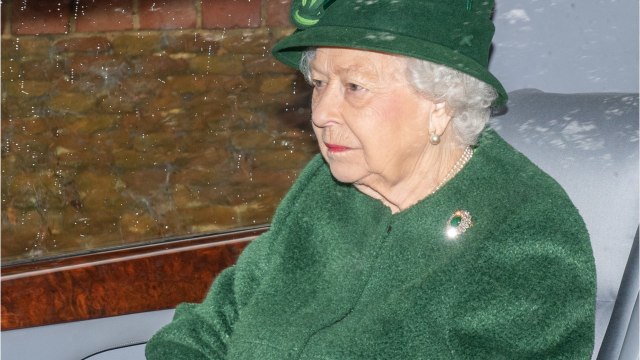 VOICI - Elizabeth II : loin du prince Philip, elle retrouve le sourire grâce au prince George