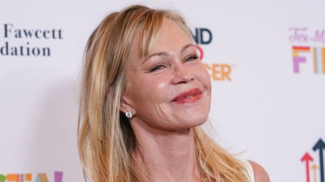 VOICI Melanie Griffith : à 62 ans, elle pose en lingerie et talons hauts dans son dressing