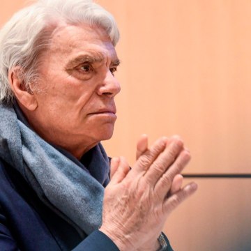 VOICI-Bernard Tapie Atteint D’un Cancer : Il Sort Du Silence Et Donne Des Nouvelles Peu Rassurantes