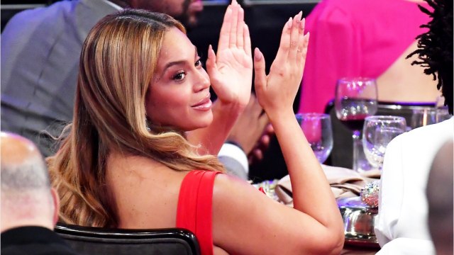 Voici - Mort de Kobe Bryant : la prestation époustouflante de Beyoncé en hommage au basketteur et à sa fille