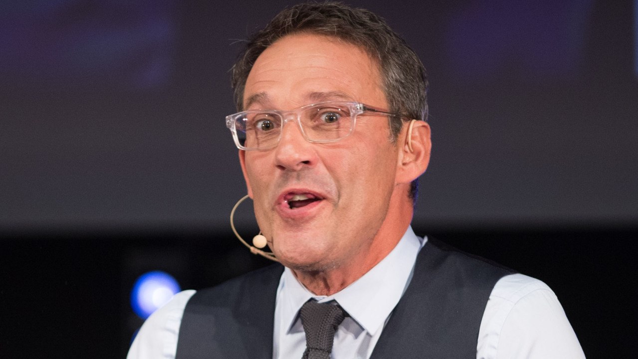 VOICI Julien Courbet : cette anecdote très drôle sur ses débuts avec Jacques Martin