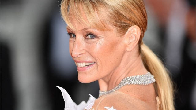 VOICI Estelle Lefébure : Sa fille Emma Smet fait une entrée très remarquée sur Tinder