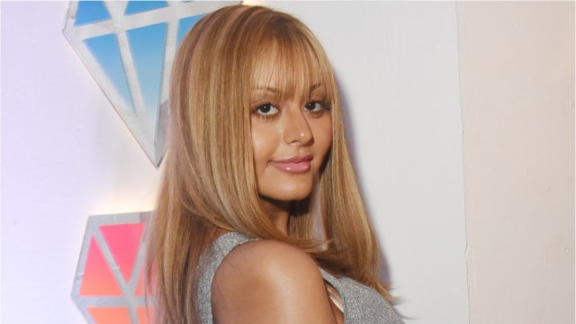 VOICI - Zahia : acclamée par la critique pour Une fille facile, elle est comparée à Brigitte Bardot