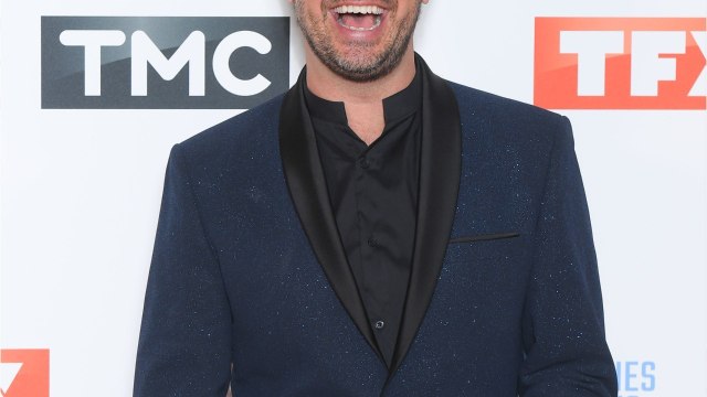 VOICI-Jarry affiche son soutien aux hôpitaux en évoquant la mort de son père